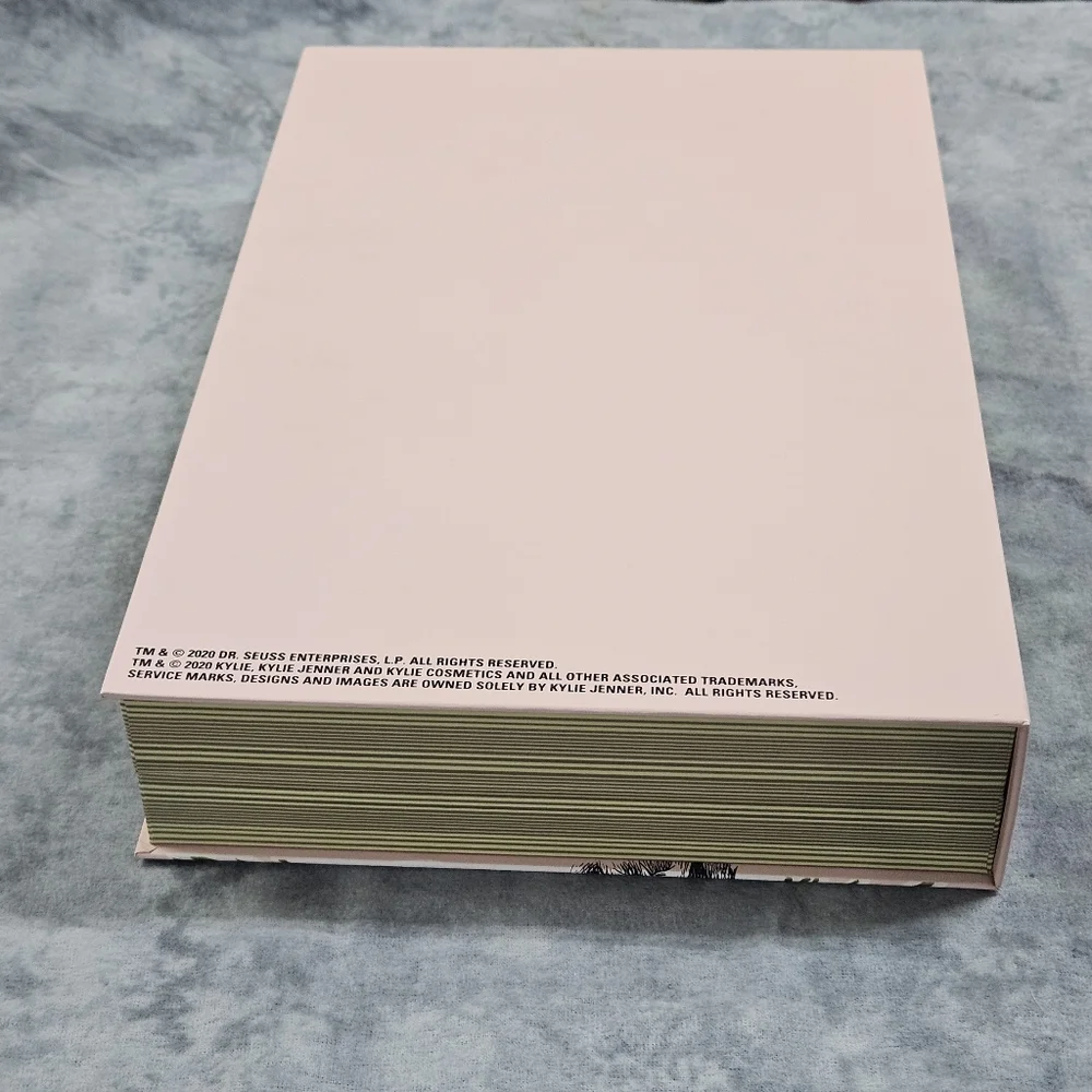 Kylie Jenner Autographed Signed Grinch PR Box NEW Cosmetics Never Been Used! - Picture 7 of 16